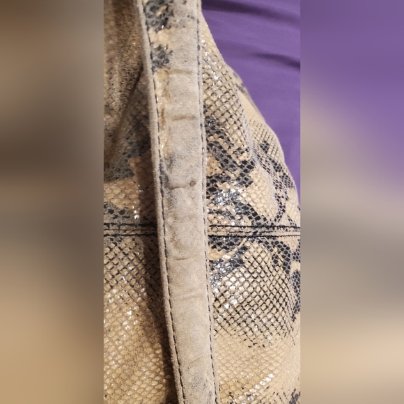 **FREE with Any Purchase!**Snakeskin print handbag - Picture 11 of 11